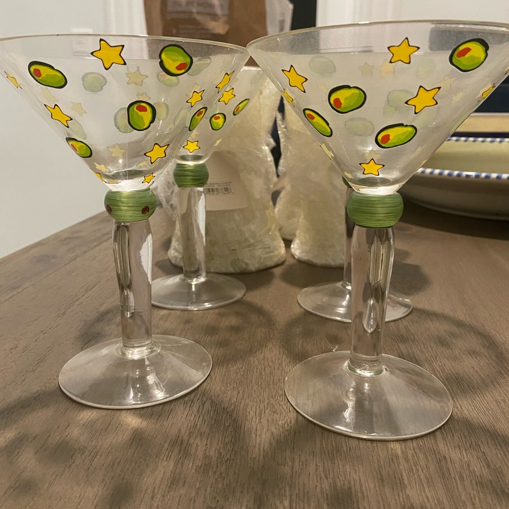 8 Festive martini glasses with decorative olives and stars